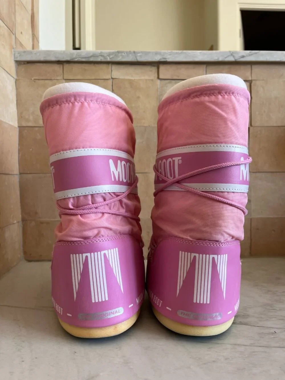 Moon Boot used twice